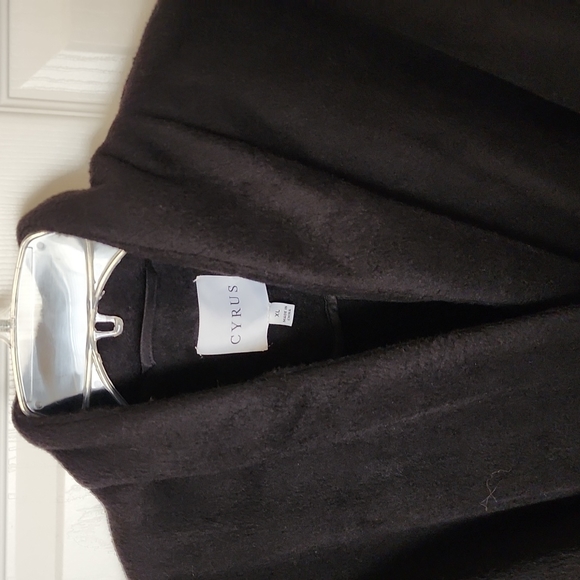 NWT Cyrus Coat Size XL - Picture 2 of 8